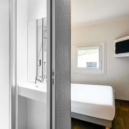 Hotelf1 Cdg Pn2 Hotel *