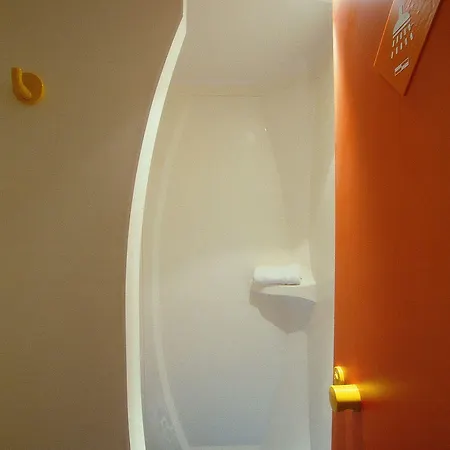 Hotel Hotelf1 Cdg Pn2 *