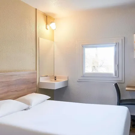 Hotelf1 Cdg Pn2 Hotel *