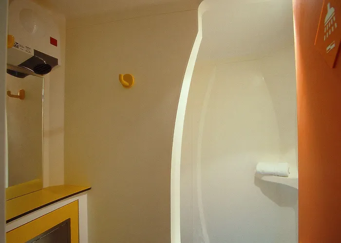 Hotelf1 Cdg Pn2 루와시 앙 프랑스